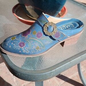 L'Artiste Zoozi Elegant Blue Leather Mules with Floral Design